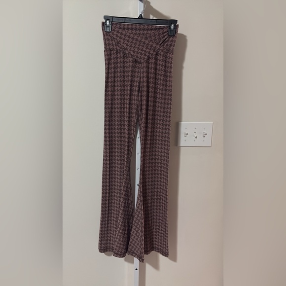 Aerie OFFLINE High Waisted Crossover Super Flare Legging - Picture 2 of 2